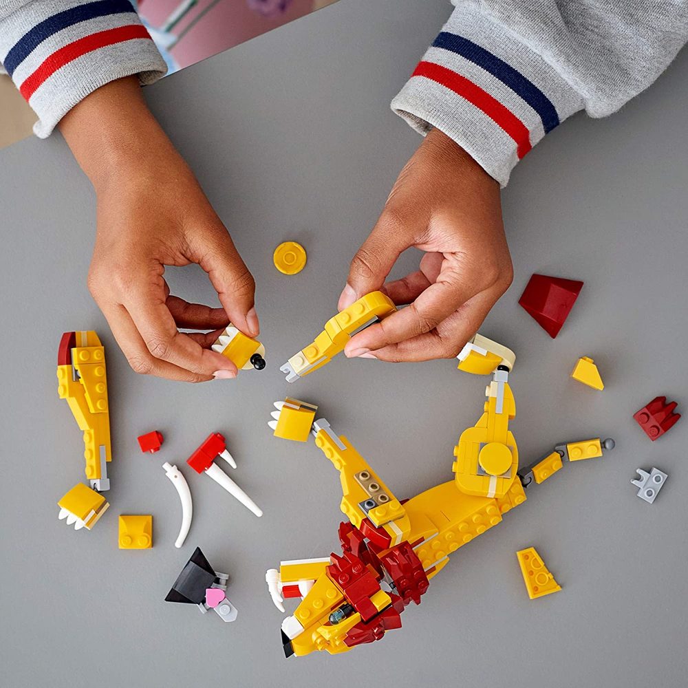 Lego lion set on sale